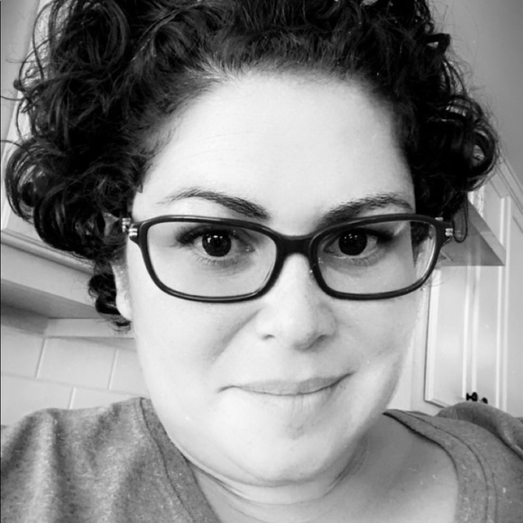 MEET YOUR POSHER - I’m Tara 💛 - Picture 8 of 11